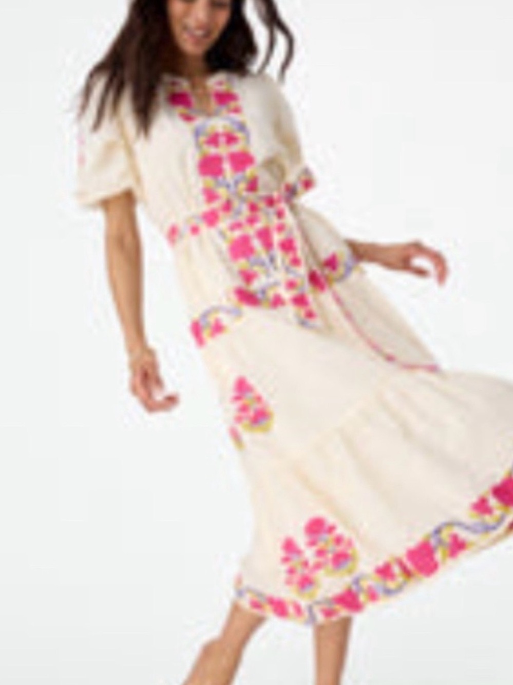 Roller Rabbit embroidery
Valonia Floral Embroidered
Cream Dress. Sz XS. NWT